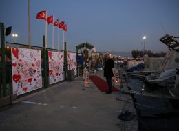 Yer Volkanları Kırmızı Halı