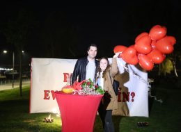 Çimlerde Evlilik Teklifi Organizasyonu Bostanlı Günbatımı MerveYunus Emre 2 Copy İzmir Organizasyon