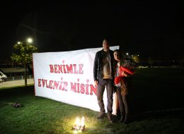 Çimlerde Evlilik Teklifi Organizasyonu Bostanlı Günbatımı MerveYunus Emre 3 Copy İzmir Organizasyon