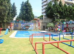 Konseptli Doğum Günü Partileri Revaçta Konseptli Dogum Gunu Organizasyonu izmir organizasyon 8 İzmir Organizasyon Konseptli doğum günü partileri son yılların trenleri arasındadır. Doğum günleri başlı başına bir şölen havasında geçen aktivitelerdir. Günün kahramanı sizsinizdir. Kendinizi her zaman özel hissetmek istersiniz fakat doğum günlerinizde ekstra özel olmak, hatırlanmak ve bu günü en eğlenceli şekilde kutlamak istersiniz. 7’den 70’e herkes doğum günlerini gösterişli bir şekilde kutlamak ister. Eğlencenin dozunu artırmak için de özel bir çaba sarf ederler. Son zamanlarda doğum günü kutlamalarının rengi değişti. Konseptli doğum günü kutlamaları yeni trendler arasında. İzmir Organizasyon şirketimizde konseptli doğum günü partileri ve doğum günü organizasyonların da sizlere profesyonel hizmet sunmaktadır. 15 yılı aşkın deneyimiyle Türkiye'nin öncü organizasyon firmalarından biri olan İzmir Organizasyon farklı fikirler ve ilginç konseptlerle organizasyonlarınızı unutulmaz kılıyor. Konseptli doğum günü partileri ile ilgili fikir edinmek için yazının devamını okuyabilir ve bilgi almak için İzmir Organizasyon müşteri temsilcimize ulaşabilirsiniz. İzmir Temalı Doğum Günü Organizasyonu