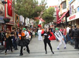 Kipa Avm Etkinlikleri Varyete Grubu & Bandolu Kortej Ekibi Dans Gösterisi İzmir Organizasyon
