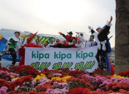 Sirk ve Kortej Grupları ile Etkinliklerinize Renk Katın Varyete Grubu Bandolu Kortej Ekibi izmir organizasyon 24 İzmir Organizasyon Eğlence dolu, unutulmaz ve dikkat çekici bir organizasyonun sırrı; doğru atmosferi yaratmakta gizlidir. İşte bu noktada sirk ve kortej grupları, etkinliğinizin enerjisini bambaşka bir seviyeye taşıyan eşsiz birer tercih olur. İzmir Organizasyon olarak; profesyonel jonglörlerden neşeli palyaçolara, tahta bacaklılardan dansçılara kadar geniş bir ekip ile etkinliklerinize canlılık katıyoruz. Her biri alanında deneyimli ekip üyelerimiz sayesinde açılışlardan festivallere, okul şenliklerinden kurumsal etkinliklere kadar her ortamda büyük bir ilgiyle karşılaşıyoruz. Varyete Grubu Bandolu Kortej Ekibi Kiralama İzmir Organizasyon