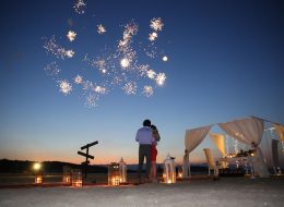 Açılış Organizasyonlarında Havai Fişek Gösterisi acilis organizasyonlarinda havai fisek gosterisi 3 İzmir Organizasyon Açılış organizasyonlarında havai fişek gösterisi yapmak büyük ölçekli firmalar için, ihtişamlı bir açılışın en renkli ve gösterişli yollarından biridir. Davetlilerinize muazzam bir gösteri sunabilir, açılışınız geniş bir kitleye gökyüzünden duyurabilirsiniz. Açılış organizasyonlarında havai fişek gösterisi ile açılış organizasyonlarınızı İzmir Organizasyon şirketi olarak dikkat çekici kılıyoruz. İzmir Organizasyon, 15 yılı aşkın süredir açılış organizasyonu, yıl dönümü etkinlikleri ve organizasyon alanında hizmet vermektedir. Açılış organizasyonlarınızı, hedef kitlenize yönelik hizmetlerle planlıyor ve organizasyon yönetiminde sizlere hizmet veriyoruz. A'dan Z'ye açılış organizasyonunda ihtiyacınız olan ekipmanları temin ediyoruz. Organizasyonlarınızı daha gösterişli hale getirmek için havai fişek gösterisi, gazlı konfeti atımı ve pyro teknik hizmetlerle yanı başınızdayız. Profesyonel ekibimizle organizasyonlarınızı gerçekleştiriyoruz. Açılış organizasyonu ile ilgili ayrıntılı bilgi almak için acilisorganizasyonu.com.tr adresimizi ziyaret edebilir ya da açılış organizasyonlarında havai fişek gösterisi hizmetimize yer vermek isterseniz İzmir Organizasyon müşteri temsilcimize ulaşabilirsiniz. Organizasyonlarda Havai Fişek Gösterisi İzmir