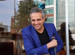 Açılış Organizasyonlarında Sunucu acilis organizasyonlarinda sunucu 2 9 İzmir Organizasyon Açılış organizasyonlarında sunucu, organizasyonun en önemli adımını belirler ve oldukça özen gerektiren bir iştir. Bu organizasyonlarda birçok hizmet sunulur. Her birinin ayrı bir önemi var ve hepsi için özel olarak hazırlanmak gereklidir. En iyi hizmeti sunabilmek için kaliteli ekipmanlar kullanmak ve profesyonel bir ekiple çalışmak bu işin öncelikleridir.Başarılı bir organizasyon gerçekleştirmek istiyorsanız; gerçekten iyi bir ekiple çalışmanız gerekiyor. Süslemelerden tutun, müzik ve danslara kadar en iyi elemanları tercih etmelisiniz. En ufak bir aksaklık bile kabul edilemez. Biz, İzmir Organizasyon olarak kusursuz hizmet verebilmek adına bütün bu konulara özel olarak dikkat ediyoruz. Dediğimiz gibi her hizmetin kendine has bir önemi var. Sonuçta yeni bir işletme açıyorsanız, öncelikli göreviniz işletmenizin reklamını en iyi şekilde yapabilmek olmalı. Sadece yeni bir işletme açarken değil halihazırda var olan işletmenizin yeni bir şubesini de açmayı planlıyor olabilirsiniz. İnsanlara yeni bir şubenizin olduğunu duyurmanız gerekecek. Bu şekilde en doğru kanallardan en çok müşteriye ulaşmayı sağlayacaksınız. Daha önceki şubeniz hatırı sayılır bir müşteri potansiyeline sahip olabilir. Bu demek değildir ki yeni açacağınız şube de aynı şekilde rağbet görecek. Önce insanların bu şubenizden haberdar olması gerek. Müşterilerinize ulaşmak için de bir açılış organizasyonu yapmanız şart. Protokollü Açılış Organizasyonu Sunucu Kiralama İzmir