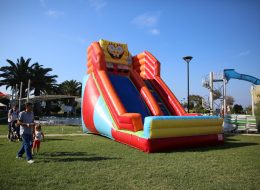 Açılış Organizasyonu Benzeri Yıl Dönümü Kutlamaları acilis organizasyonu benzeri yil donumu kutlamalari 37 İzmir Organizasyon Açılış organizasyonu ve benzeri yıl dönümü kutlamaları firmanız, işletmeniz, kurum ya da kuruluşunuz için hazırladığımız ve organize ettiğimiz hizmetlerden birisidir. İzmir Organizasyon firması olarak ihtiyaç duyabileceğiniz tüm hizmetleri sunuyoruz. Açılış organizasyonu benzeri yıl dönümü kutlamaları ile işletmenizin kuruluş yıl dönümünü, eğlenceli ve ihtişamlı şekilde organize ediyoruz. Satış ve pazarlama, reklam ve tanıtım amacıyla tıpkı açılış organizasyonlarında ki gibi balon süsleme, animasyon gösterisi gibi hizmetler veriyoruz. İzmir Organizasyon deneyimli ekibi ile birlikte açılış organizasyonu, yıl dönümü etkinlikleri ve daha pek çok organizasyonda profesyonel hizmet vermektedir. Firmanız için hazırlanan yıl dönümü etkinliklerinde de organizasyonu ilgi çekici ve farklı kılmak için çalışıyor, sizlere kusursuz bir atmosfer oluşturuyoruz. Yazının devamını okuyarak açılış organizasyonu benzeri yıl dönümü kutlamaları hakkında fikir edinebilir ve ayrıntılı bilgi almak için İzmir Organizasyon müşteri temsilcimize ulaşabilirsiniz. İzmir Şişme Oyuncak