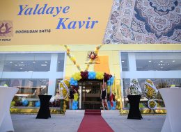 Açılış Organizasyonu Nasıl Yapılır acilis organizasyonu nasil yapilir 1 İzmir Organizasyon 'Açılış organizasyonu nasıl yapılır' sorusuna cevap bulmak ve profesyonel hizmet almak için İzmir Organizasyon firmamız yanı başınızda. 15 yılı aşkın deneyimiyle birçok organizasyona imza atan İzmir Organizasyon organizasyonunuza ilgiyi artırmak ve hedef kitlenize yönelik hizmet vermek için çalışıyor. İzmir, Ege Bölgesi ve Türkiye'nin dört bir noktasında yanınızdayız. Yeni açılacak bir mağazanız için farklı bir etkinlik düşünüyor olabilirsiniz ya da yeni açılan okulunuzun adını geniş bir kitleye duyurmak. İster mağaza, dükkan açıyor olun, isterseniz de dernek, AVM veya okul. Hepsinin amacı, adınızı hedef kitlenize duyurmak ve işletmenizi hedef kitlenize tanıtmak. Açılış organizasyonu da, bu amaçlar için gerçekleştirilen çeşitli etkinlikler ve aktiviteler bütünü. Yeni açılacak olan firmalar artık açılış organizasyonlarını akrnavala dönüştürüyorlar. Dahası, artık açılış organizasyonu düzenlemek , firmalar için bir lüks değil gereklilik olmuş durumda. Peki açılış organizasyonu nasıl yapılır, nasıl planlanır ve organize edilir? Yazının devamını okuyarak açılış organizasyonu ile ilgili ayrıntılı bilgi alabilirsiniz. Kapı Takı Balon Süsleme ve Kırmızı Halı Kiralama İzmir Açılış Organizasyonu