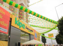 Antalya Kipa Açılış Organizasyonu antalya kipa acilis organizasyonu izmir organizasyon 9 İzmir Organizasyon Antalya’da açılışı yapılacak olan yeni Kipa süpermarket açılış organizasyonu için, reklam ve tanıtım ağırlıklı bir açılış etkinliği düzenledik. Antalya Kipa açılış organizasyonu için İzmir Organizasyon ekibi olarak eğlenceli etkinlikler ve animasyon aktiviteleri planladık. Kipa Bayrak ve Balon Süsleme İzmir Organizasyon