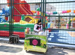 Bahar Yıldırım İlkokulu ve Havva Yıldırım Anaokulu Çocuk Şenliği Organizasyonu bahar yildirim ilkokulu ve havva yildirim anaokulu cocuk senligi organizasyonu 2 İzmir Organizasyon Bahar Yıldırım İlkokulu ve Havva Yıldırım Anaokulu Çocuk Şenliği Organizasyonu İzmir Organizasyon firmamız tarafından gerçekleştirildi. Tüm organizasyonlarda profesyonel hizmet alabileceğiniz İzmir Organizasyon kaliteli ekipmanları ve deneyimli ekibi ile birlikte yanı başınızda. 23 Nisan Ulusal Egemenlik ve Çocuk Bayramı kapsamında gerçekleştirilecek olan çocuk şenliği organizasyonu ile çocukların doyasıya eğlendiği bir organizasyona imza attık. Bahar Yıldırım İlkokulu ve Havva Yıldırım Anaokulu çocuk şenliği organizasyonu için geniş kapsamlı bir planlama listesi oluşturduk. Başbakan Binali Yıldırım'ın da katılım sağlayacağı Bahar Yıldırım İlkokulu ve Havva Yıldırım Anaokulu çocuk şenliği organizasyonu için tüm detayları belirledik. Yetkili ile yaptığımız görüşmeler doğrultusunda çocuklara yönelik aktiviteler, animasyon ekibi, şişme oyuncaklar ile organizasyonu keyifli kılmayı hedefledik. Oluşturduğumuz tüm bu planlamaları ise organizasyon günü geldiğinde kusursuz bir şekilde hazırlamak kaldı. Süt Mısırcı Kiralama İzmir