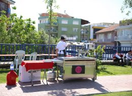 Bahar Yıldırım İlkokulu ve Havva Yıldırım Anaokulu Çocuk Şenliği Organizasyonu bahar yildirim ilkokulu ve havva yildirim anaokulu cocuk senligi organizasyonu 7 İzmir Organizasyon Bahar Yıldırım İlkokulu ve Havva Yıldırım Anaokulu Çocuk Şenliği Organizasyonu İzmir Organizasyon firmamız tarafından gerçekleştirildi. Tüm organizasyonlarda profesyonel hizmet alabileceğiniz İzmir Organizasyon kaliteli ekipmanları ve deneyimli ekibi ile birlikte yanı başınızda. 23 Nisan Ulusal Egemenlik ve Çocuk Bayramı kapsamında gerçekleştirilecek olan çocuk şenliği organizasyonu ile çocukların doyasıya eğlendiği bir organizasyona imza attık. Bahar Yıldırım İlkokulu ve Havva Yıldırım Anaokulu çocuk şenliği organizasyonu için geniş kapsamlı bir planlama listesi oluşturduk. Başbakan Binali Yıldırım'ın da katılım sağlayacağı Bahar Yıldırım İlkokulu ve Havva Yıldırım Anaokulu çocuk şenliği organizasyonu için tüm detayları belirledik. Yetkili ile yaptığımız görüşmeler doğrultusunda çocuklara yönelik aktiviteler, animasyon ekibi, şişme oyuncaklar ile organizasyonu keyifli kılmayı hedefledik. Oluşturduğumuz tüm bu planlamaları ise organizasyon günü geldiğinde kusursuz bir şekilde hazırlamak kaldı. İzmir Lokmacısı Kiralama