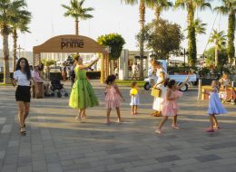 Bodrum Bubble Show Köpük Balon Gösterisi bodrum bubble show kopuk balon gosterisi 3 İzmir Organizasyon Bodrum bubble show köpük balon gösterisi ile İzmir Organizasyon şirketimiz Bodrum'da eğlenceli bir organizasyon gerçekleştirdi. Organizasyon, animasyon, ekipman ve personel kiralama gibi ihtiyacınız olan tüm alanlarda hizmetinizdeyiz. Açılış organizasyonu, festival ve şenlik organizasyonu, belediye etkinlikleri, doğum günü organizasyonu, temalı parti organizasyonu gibi birçok etkinlikte tercih edebileceğiniz bubble show ya da bir diğer adıyla köpük balon gösterisi ile davetlilerinize eğlenceli anlar yaşatabilirsiniz. Köpük Balon Gösterisi