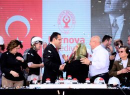 Bornova Belediyesi Temel Atma Töreni Organizasyonu bornova belediyesi temel atma toreni organizasyonu 1 İzmir Organizasyon Temel Atma Töreni Organizasyonu alanında İzmir Organizasyon her alanda sizlere hizmet vermektedir. Organizasyon alanında yıllardır hizmet vermeye devam eden İzmir Organizasyon firmamız sayısız organizasyona öncülük etmiş ve etmeye devam etmektedir. Bornova Belediyesi temel atma töreni organizasyonu için İzmir Organizasyon firmamıza ulaşan etkinlik sorumlusu ile uzun görüşmeler sonrasında gerekli ön koşulları ve temel atma töreni organizasyonu için detayları netleştirdik. 17 Nisan da gerçekleşecek olan "İnönü Mahallesi Pazaryeri Temel Atma Töreni Organizasyonu" için gerekli olan tüm hizmetler etkinlik sorumlusu ve İzmir Organizasyon firmamızın yetkilileri tarafından belirlendi. Temel atma töreni organizasyonu tarihi geldiğinde ise firmamızın profesyonel ekibi sabahın erken saatlerinde belirlenen tüm ekipmanları son model araçlara yükleyerek yola koyuldu. Öğle saatlerinde başlayacak organizasyon için hazırlamış olduğumuz ekipmanlar alanda yerlerini almak üzere ekibimiz tarafından hazırlanmaya başladı. Organizasyon saati geldiğinde tüm hazırlıklar tamamlandı ve bir yandan da katılımcılar alanda yerlerini almaya başladı. Bornova Belediyesi yetkilileri, mahalle muhtarları ve daha pek çok kişinin katılım sağladığı Bornova Belediyesi temel atma töreni organizasyonunda İzmir Organizasyon tüm hazırlıklarını büyük bir titizlik ile tamamladı. Led Ekran Kiralama Temel Atma Töreni Organizasyonu İzmir