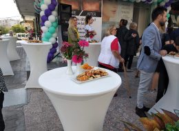 Bornova Cliniczer Açılış Organizasyonu bornova cliniczer acilis organizasyonu 7 İzmir Organizasyon Bornova Cliniczer açılış organizasyonu, İzmir Organizasyon şirketimiz tarafından gerçekleştirildi. Açılış organizasyonu, firmaların ve kurumların hizmet vermeye başladığı ilk gün gerçekleştirilen, dikkat çekici etkinliklerin yer aldığı organizasyonlardır. Açılış organizasyonlarınızı, profesyonel ekip ve kaliteli ekipmanlarımızın yanında, yaratıcı ve yenilikçi çözümlerimizle birlikte gerçekleştiriyoruz. İzmir başta olmak üzere, Ege Bölgesi ve tüm illerde açılış organizasyonlarınızı planlıyor ve yönetimini sağlıyoruz. İşletmelerinizin açılışından önce, size yardımcı olması ve daha kolay seçim yapabilmeniz adına hazırlamış olduğumuz açılış organizasyonu paketlerimizi inceleyebilirsiniz. Bornova Cliniczer Açılış Organizasyonu bornova cliniczer acilis organizasyonu 7 İzmir Organizasyon