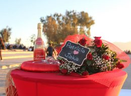 Bostanlı Evlilik Teklifi Organizasyonu bostanli evlilik teklifi organizasyonu 25 İzmir Organizasyon Mucizeye paralel ve rekreatif bir evlilik teklifi organizasyonu yapmak mı istiyorsunuz? Eş adayınızla birlikte masal kıvamında kliplere sürükleneceğiniz, bir evlilik teklifi organizasyonu sizi bekliyor. Kız arkadaşınız için tamamen sürprizlerle dolu olan bu organizasyon sadece sizinler için değil etrafınızda panaromik olarak sizleri hayretler içerisinde izleyen başka gözler de olması da evlilik teklifi organizasyonuna farklılık katıyor. Size uygun olan bir takvimde gün ve saatte bu organizasyonu kusursuzca gerçekleştirebiliyoruz. Gün batımının ufuk çizgisiyle birleştiği anda Bostanlının muhteşem atmosferini kapsayan akşam saatlerini tercih edebilirsiniz. Buna ilave olarak akşam saatlerini de öneriyor olacağız. Uzaktan kumanda ile hareketlenen yer volkanları ile çok enerjik bir görüntü elde edilmesine olanak sağlayacaktır. Evlilik teklifi organizasyonunu konuşlandırdığımız bölge, tüm Karşıyaka kıyı şeridinde denize dik uzanan tek alan üzerinde olmasıdır. Önerilen alan ağaçlıklı yapay bir tepe üzerinden başlayıp denize kadar uzanan bir dizi ahşap platformdan oluşuyor olması. Yüzey formundaki renk ve akıcılık, evlilik teklifi organize ettiğimiz çiftimizi deniz ile daha yakın bir ilişki kurmaları bakımından eşsiz bir manzara oluşturuyor. Romantik Evlilik Teklifi Organizasyonu