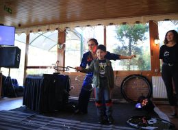 Bubble Show Balon Köpüğü Gösterisi bubble show balon kopugu gosterisi 16 İzmir Organizasyon Bubble show, bir diğer adıyla balon köpüğü gösterisi İzmir Organizasyon şirketimizin profesyonel ekibi tarafından gerçekleştirilmektedir. Hem çocukların hemde yetişkinlerin büyük bir hayranlıkla izleyeceği balon köpüğü gösterisi ile davetlilerinize eğlenceli bir gün yaşatıyoruz. Köpük balon gösterisi ile binlerce baloncuk oluşturuyor, profesyonel ekibimizle sahne gösterilerimize hız kesmeden devam ediyoruz. 15 yılı aşkın organizasyon tecrübemizle sektörde kendini kanıtlayan İzmir Organizasyon firmamız, başta İzmir olmak üzere, yakın çevresi, Ege Bölgesi ve Türkiye’nin tüm noktalarına ulaşıyoruz. Animasyon, organizasyon, ajans ve reklam, ekipman ve şişme oyuncak kiralama ve daha birçok alanda hizmet veriyoruz. Kaliteli ve son teknoloji ekipmanlarımız, profesyonel ekibimiz ve araçlarımızla istediğiniz tüm hizmetleri sizlere ulaştırıyor. Doğum günü organizasyonu, festival ve şenlik organizasyonu, AVM etkinlikleri, temalı parti organizasyonları, eğlence organizasyonu ve daha birçok organizasyonda köpük balon gösterisine yer verebilirsiniz. Bubble show – balon köpüğü gösterisi ve diğer tüm hizmetlerimiz ile ilgili bilgi almak için İzmir Organizasyon şirketimize ulaşabilirsiniz. Bubble Show İzmir