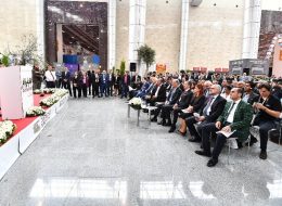 Bus World Fuarı Balon Süsleme bus world fuari balon susleme 4 İzmir Organizasyon Bus World Fuarı balon süsleme hizmeti ile İzmir Organizasyon fuar organizasyonu hizmeti vermeye devam ediyor. İzmir Organizasyon fuar organizasyonu, doğum günü organizasyonu, açılış organizasyonu vb. daha birçok organizasyonda balon süsleme ve süsleme hizmetleri sunmaktadır. Firmamızdan talep etmiş olduğunuz farklı süsleme teknikleri ile organizasyon alanında gösterişli, şık ve farklı bir atmosfer yaratmayı başarıyoruz. İstekleriniz doğrultusunda balon süsleme, bayrak süsleme, tül ve çiçek süsleme gibi profesyonel hizmetler sunuyoruz. 19-21 Nisan tarihlerinde Fuar İzmir de gerçekleşecek olan Bus World Fuarı organizasyonu için İzmir Organizasyon'a ulaşan firma yetkilisi ile yaptığımız görüşmeler doğrultusunda kendisine farklı süsleme tekniklerinden bahsettik. Fuar alanının giriş kısmında balon süslemeye yer vermek istediklerini belirten yetkiliye balon süsleme ile ilgili görseller ulaştırdık. Ayrıca balonsusleme.com.tr adresimizi incelemesini ve buradan detaylı olarak balon süslemelerimizi görebileceğini belirttik. Detaylı olarak görselleri inceleyen yetkili beyaz balonlardan hazırlanmış baskılı jumbo balon hizmetimizi tercih etti. Bizlere de büyük bir titizlik ile Bus World fuarı balon süslemesi için hazırlıkları tamamlamak kaldı. Profesyonel Fotoğraf Çekimi İzmir