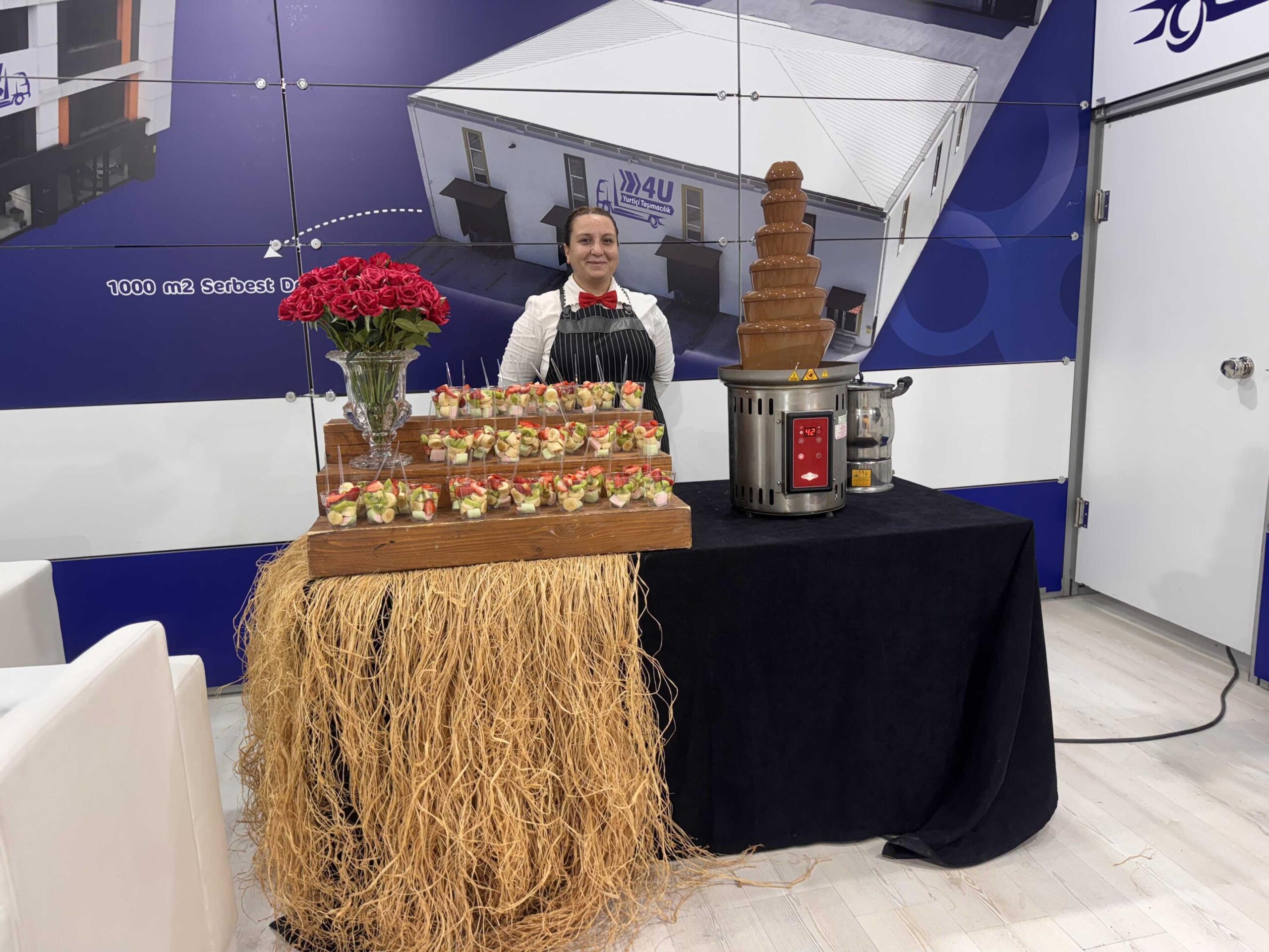 İzmir Kurumsal Lansman ve Fuar Standı İkram Çözümleri Fuar standı ikramları ve kurumsal açılış organizasyonu çikolata çeşmesi İzmir