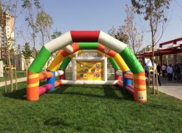 Diyarbakır Gençlik Festivali Organizasyonu Şişme Oyuncak Kiralama diyarbakir genclik festivali organizasyonu sisme oyuncak kiralama 6 İzmir Organizasyon Diyarbakır gençlik festivali organizasyonu şişme oyuncak kiralama hizmeti ile İzmir Organizasyon firmamız yolları aşarak eğlenceli bir organizasyona imza attı. Festival ve şenlik organizasyonu, piknik organizasyonu, doğum günü organizasyonu ve organizasyon alanında yıllardır hizmet veren İzmir Organizasyon 15 yılı aşkın deneyimiyle Türkiye'nin öncü organizasyon firmalarından biri olmuştur. Profesyonel ekibi ve kaliteli ekipmanlarıyla İzmir, Ege Bölgesi ve Türkiye'nin dört bir noktasına ulaşan ekibimiz kusursuz bir günün kapılarını aralamaktadır. Diyarbakır gençlik festivali organizasyonu şişme oyuncak kiralama hizmeti ile İzmir Organizasyon firmamız şişme oyun parkurlarıyla hizmet verdi. Tedarikçi firmanın, İzmir Organizasyon firmamıza ulaşmasıyla başlayan bu eğlenceli yolculukta organizasyona dair görüşmelerimiz uzun süre devam etti. Diyarbakır gençlik festivali organizasyonu şişme oyuncak kiralama hizmeti kapsamında yer vereceğimiz şişme oyuncaklar günler öncesinden belirlendi ve ekibimiz tarafından kontrolleri yapıldı. Şişme Oyun Parkuru Kiralama Diyarbakır