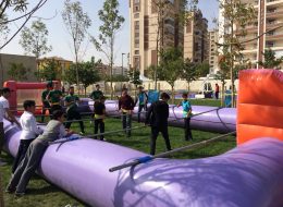 Diyarbakır Gençlik Festivali Organizasyonu Şişme Oyuncak Kiralama diyarbakir genclik festivali organizasyonu sisme oyuncak kiralama 8 İzmir Organizasyon Diyarbakır gençlik festivali organizasyonu şişme oyuncak kiralama hizmeti ile İzmir Organizasyon firmamız yolları aşarak eğlenceli bir organizasyona imza attı. Festival ve şenlik organizasyonu, piknik organizasyonu, doğum günü organizasyonu ve organizasyon alanında yıllardır hizmet veren İzmir Organizasyon 15 yılı aşkın deneyimiyle Türkiye'nin öncü organizasyon firmalarından biri olmuştur. Profesyonel ekibi ve kaliteli ekipmanlarıyla İzmir, Ege Bölgesi ve Türkiye'nin dört bir noktasına ulaşan ekibimiz kusursuz bir günün kapılarını aralamaktadır. Diyarbakır gençlik festivali organizasyonu şişme oyuncak kiralama hizmeti ile İzmir Organizasyon firmamız şişme oyun parkurlarıyla hizmet verdi. Tedarikçi firmanın, İzmir Organizasyon firmamıza ulaşmasıyla başlayan bu eğlenceli yolculukta organizasyona dair görüşmelerimiz uzun süre devam etti. Diyarbakır gençlik festivali organizasyonu şişme oyuncak kiralama hizmeti kapsamında yer vereceğimiz şişme oyuncaklar günler öncesinden belirlendi ve ekibimiz tarafından kontrolleri yapıldı. Yetişkin Şişme Oyuncakları Kiralama Diyarbakır