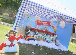 Doğum Günü Süsleme doğum günü izmir organizasyon 29 İzmir Organizasyon Doğum günü süsleme etkinliği geniş kapsamlıdır ve birçok aktivite yapılmaktadır. Bu nedenle organizasyon öncesinde bizimle paylaştığınız hayalinizdeki doğum günü konsepti, uzman arkadaşlarımızın da yaratıcılığı ile geliştirilip şekillendirilmektedir. Doğum günü kutlamaları her yaş grubu için düzenlemekte olduğumuz bir etkinliktir. Çok sayıda davetlinin olduğu büyük çaplı doğum günü organizasyonlarından sadece arkadaş çevresine hitap eden küçük çaplı organizasyonlara kadar, deneyimli ekibimiz tarafından organize edilmektedir. Mekanın durumuna, açık havada olması durumunda havanın durumuna göre, yaş grubuna göre doğum günü süsleme etkinliğimiz farklılık göstermektedir. Organizasyon öncesinde ekibimiz mekana uygun süslemeler yapmaktadır. Çeşitli balon süsleme tekniklerimiz, tül, kumaş ve çiçek süslemeleriyle doğum günü mekanını güzelleştiriyoruz. Doğum günü süsleme malzemelerimiz bunlarla sınırlı değildir, konseptin içeriğine göre farklı ekipmanlar kullanılmaktadır. Belirlenen konsepte özel olarak dekorasyon ürünleri organizasyon alanın da profesyonel ekibimiz tarafından konumlandırılacaktır. Siz isteyin yeter. Biz hayalinizdeki doğum gününü gerçekleştirelim. Konseptli Doğum Günü Organizasyonu