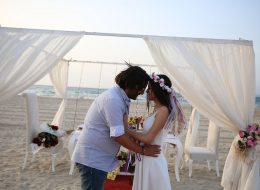 Evlilik Teklifi Organizasyon evlilik teklifi organizasyon 4 İzmir Organizasyon İzmir, şiirlere, romanlara konu olmuş eşsiz güzelliği ile ‘Ege’nin incisi’ adını sonuna kadar hak eden bir kent. Kendinizi başkasının gözünde gördüğünüzde, artık sabahlara bu kadınla uyanmak istediğiniz ruh eşinizi bulduğunuzda geriye sadece evlenme teklifini nasıl yapabilirim soruları kafanızda şekillenir. İşte tam da bir telefon kadar yakın olan İzmir Organizasyon puzzelınızın son parçasının bir bütünüdür aslında. Evlilik Teklifi Organizasyon evlilik teklifi organizasyon 4 İzmir Organizasyon