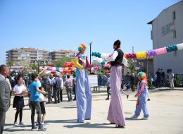 Festival & Şenlik Organizasyonu festival ve senlik organizasyonu 11 İzmir Organizasyon Şenlik organizasyonu okulların, kurumların, kuruluşların ve firmaların belli bir amaca yönelik eğlence kutlamalarında gerçekleştirdiğimiz etkinliklerdir. Tahta Bacak Gösterisi İzmir