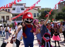 Festival & Şenlik Organizasyonu festival ve senlik organizasyonu 13 İzmir Organizasyon Şenlik organizasyonu okulların, kurumların, kuruluşların ve firmaların belli bir amaca yönelik eğlence kutlamalarında gerçekleştirdiğimiz etkinliklerdir. Maskot Kiralama