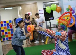 Festival & Şenlik Organizasyonu festival ve senlik organizasyonu 2 İzmir Organizasyon Şenlik organizasyonu okulların, kurumların, kuruluşların ve firmaların belli bir amaca yönelik eğlence kutlamalarında gerçekleştirdiğimiz etkinliklerdir. Sosis Balon Katlama İzmir