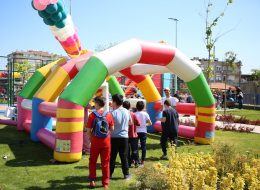 Festival & Şenlik Organizasyonu festival ve senlik organizasyonu 9 İzmir Organizasyon Şenlik organizasyonu okulların, kurumların, kuruluşların ve firmaların belli bir amaca yönelik eğlence kutlamalarında gerçekleştirdiğimiz etkinliklerdir. Festival Organizasyon