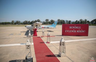 Uçakta Sürpriz Evlilik Teklifi Organizasyonu (26)