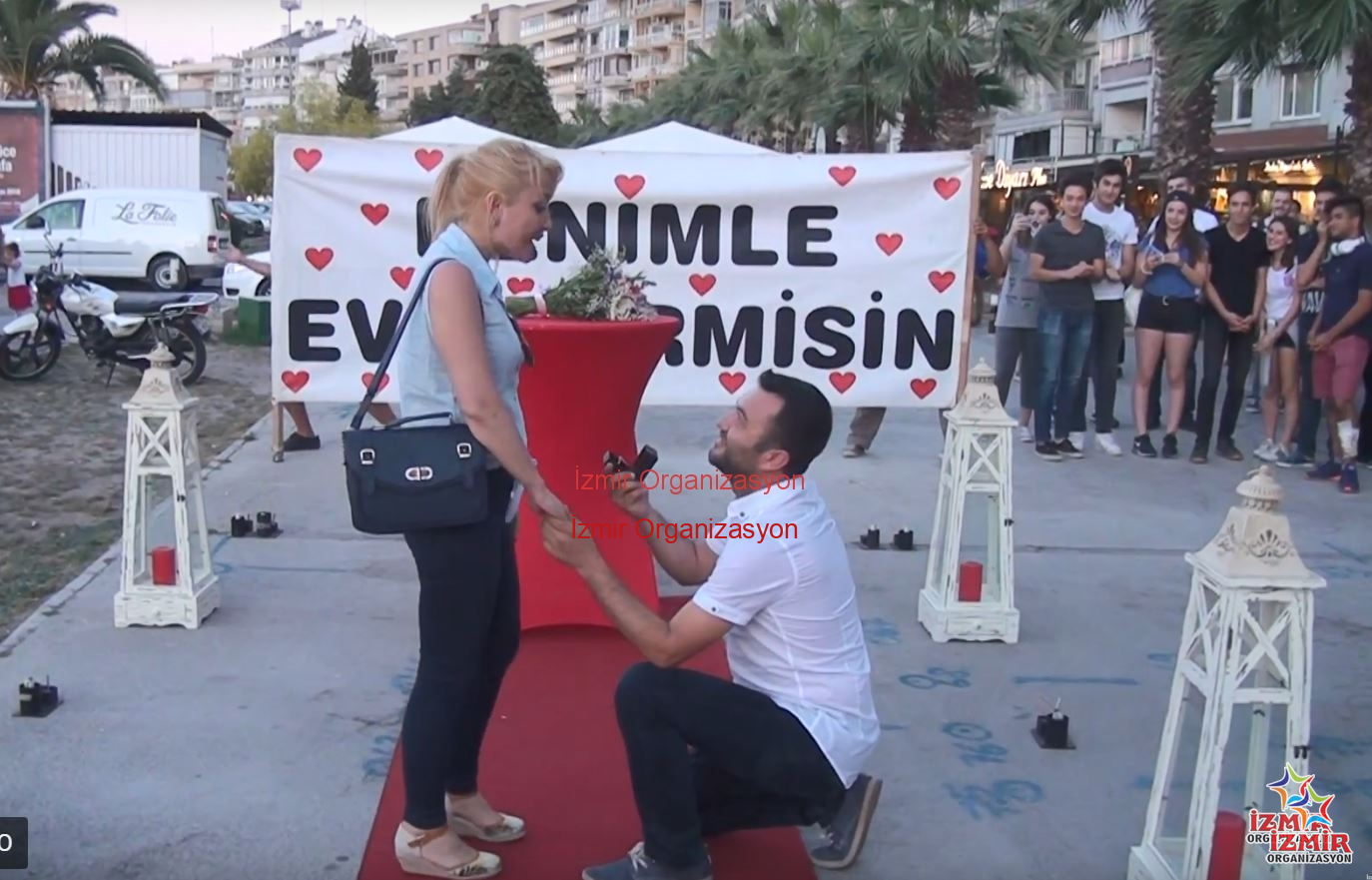 Goztepe Evlenme Teklifi Organizasyonu İzmir Organizasyon Surpriz Evlilik Teklifi Organizasyonu Bistro Masa Yer Volkanı Denizci Fenerleri