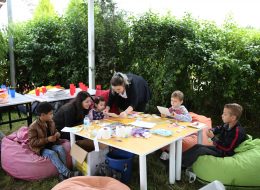 Gürmak Şirket Piknik Organizasyonu & Aile Günü Etkinlikleri gurmak sirket piknik organizasyonu ve aile gunu etkinlikleri 12 İzmir Organizasyon Gürmak şirket piknik organizasyonu ve aile günü etkinlikleri yağmurlu bir güne inat, keyifle ve neşe ile İzmir Organizasyon firmamız tarafından gerçekleştirildi. Şirket piknik organizasyonu, aile günü etkinlikleri, eğitim kurumları piknik organizasyonu özellikle bahar aylarının vazgeçilmez aktiviteleri arasındadır. Kurumsal firmalar ve şirketler düzenledikleri piknik organizasyonu ile motivasyonu artırmayı ve iletişimi güçlendirmeyi hedefler. Gürmak şirket piknik organizasyonu ve aile günü etkinlikleri ile de çalışanlar ve aileleri için düzenlenen piknik organizasyonu gerçekleştirdik. Oyunlar, yarışmalar, animasyon ekibi ve daha birçok etkinlik ile gün boyunca keyifli bir organizasyona imza attık. Gerçekleştirdiğimiz piknik organizasyonları ve etkinliklerimizi inceleyen Gürmak firması organizasyon yetkilisi telefon ile bizlere ulaştı. Mayıs ayı içerisinde personel ve aileleri için bir piknik organizasyonu gerçekleştirmek istediğini söyleyen yetkili ile detaylı olarak görüşmelerimizi gerçekleştirdik ve neler yapılabileceğine dair planlamalarımızı oluşturduk. İzmir Organizasyon firmamızın organizasyon sorumlusu ve Gürmak firmasının yetkilisi telefon ile her an irtibatta kalarak organizasyonu farklı ve unutulmaz kılmak adına görüşmelerine devam etti. Telefon ile yaptığımız görüşmeleri netleştirmek içinse firmaya ziyarette bulunarak detaylarımızı belirledik. Çocuk Oturma Grubu Kiralama İzmir