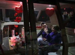 Havai Fişek Eşliğinde Teknede Evlenme Teklifi Organizasyonu