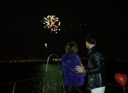 Havai Fişek Eşliğinde Teknede Evlenme Teklifi Organizasyonu