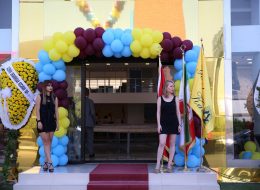 İzmir Açılış Organizasyonu izmir acilis organizasyonu 16 İzmir Organizasyon İzmir açılış organizasyonu ile İzmir’de gerçekleştireceğiniz her türlü açılış organizasyonlarınız için İzmir Organizasyon firması olarak profesyonel ekip ve ekipmanlarımızla hizmet veriyoruz. Yalnızca İzmir merkezinde değil, Karşıyaka, Menemen, Konak, Bornova, Aliağa, Torbalı, Gaziemir, Karabağlar, Ödemiş, Dikili, Foça, Kemalpaşa, Güzelbahçe, Seferihisar, Urla ve Çeşme gibi İzmir’in tüm ilçelerinde açılış organizasyonlarınızı planlıyor ve organize ediyoruz. Ayrıca Manisa, Denizli, Uşak, Muğla ve Ege Bölgesi’nin tüm il ve ilçelerinde ve hatta tüm Türkiye’de profesyonel ekibimizle birlikte açılış organizasyonlarınıza destek veriyoruz. İzmir açılış organizasyonu için ihtiyaç duyduğunuz tüm hizmetleri anahtar teslim olarak siz değerli müşterilerimize sunuyoruz. İzmir ve yakın çevresinde gerçekleştireceğiniz açılışlarınız, yıl dönümü kutlamalarınız, ürün ve kampanya tanıtım etkinlikleriniz için firmamızdan ihtiyaç duyduğunuz tüm hizmetleri temin edebilirsiniz. Açılış organizasyonu ile ilgili ayrıntılı bilgi almak için İzmir Organizasyon müşteri temsilcimize ulaşabilir ya da acilisorganizasyonu.com.tr adresimizi ziyaret edebilirsiniz. Kapı Takı Balon Süsleme ve Karşılama Hostesi Kiralama Açılış Organizasyonu