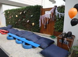 Tabure, Minder & Oturma Grubu Kiralama izmir organizasyon SMG 5664 İzmir Organizasyon Bir çok etkinlikte özellikle konserler, üniversite şenlikleri, bahçe partileri, piknik, belediye şenlikleri, doğum günleri, parti, düğün, sünnet ve daha diğer tüm organizasyonlar için renkli yer minderlerini ve tabureleri kullanımınıza sunuyoruz. Yer minderlerimiz genelde 1x1 ölçülerinde kare ve armut şeklinde olup bir çok renkleri mevcuttur. Sayı sınırlaması olmadan istediğiniz kadar kiralayabilirsiniz. istediğiniz ölçüde ve renkte minder sunabiliriz. Minderleri bulunduğunuz ortama dağıtarak hem güzel bir görsellik hem de renk katmış olursunuz. Organizasyonlarda yer sıkıntısı olduğunda veya nostaljik bir konsept yapıyorsanız az yer kaplayan taburelerden kullanılabilinir. Tabureler; ahşap tabure, plastik tabure, bar taburesi, hasır tabure olarak çeşitlilik gösterir. Tabureleri istediğiniz sayıda ve renkte kiralayabilirsiniz. Ayrıca dilerseniz hem minderleri hem de taburelerin nakliyesini ekstra olarak istediğiniz yere ulaştırabiliriz. Minder Kiralama İzmir Organizasyon