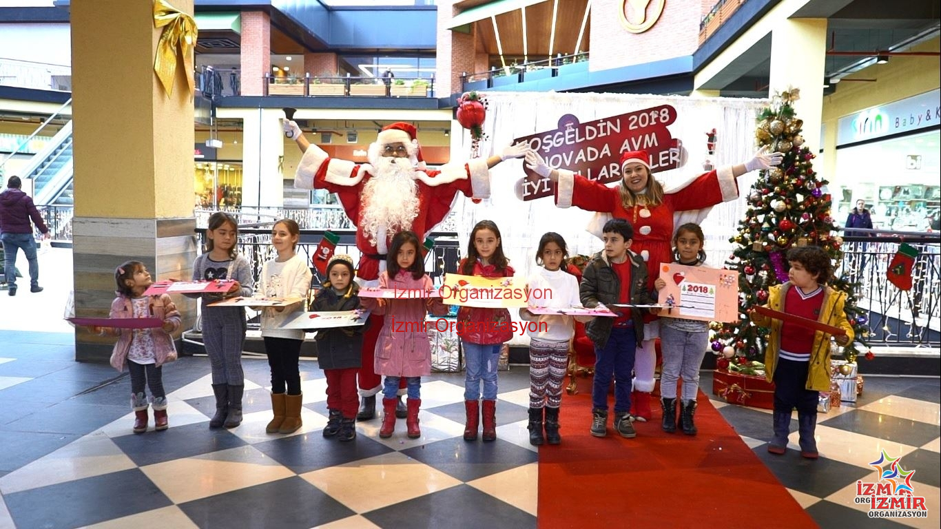 Noel Baba ve Noel Anne izmir organizasyon Yeni Yıl Etkinliği Noel Baba Ve Noel Anne 9 İzmir Organizasyon Yeni yıla girerken çocuklara ve sevdiklerinize unutulmaz bir sürpriz yapın! Profesyonel kostümleri, beyaz sakalları, tontiş göbekleri ve ellerinde hediye çuvalıyla kapınızı çalan Noel Baba ve Noel Anne hizmeti. Evlere sürpriz ziyaretler, şirketlerin yılbaşı partileri, AVM etkinlikleri ve okul kutlamaları için tiyatro yeteneğine sahip, deneyimli animatörlerimizle İzmir Organizasyon kalitesini yaşayın. Noel Baba ve Noel Anne - Görsel 3