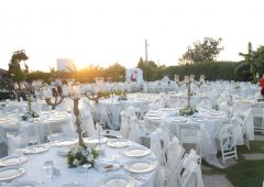 Düğün Organizasyonu izmir organizasyon dugun organizasyonu 2 İzmir Organizasyon Düğün organizasyonu, hayallerinizi gerçeğe dönüştürmek için titizlikle karar vermeniz gereken bir organizasyon. Mekan seçiminden mekan süslemeye, ekipman kiralama hizmetinden organizasyon yönetimine kadar her başlık kendi içinde detaylandırılmalıdır. 12 yılı aşkın organizasyon tecrübemize ve % 100 müşteri memnuniyeti anlayışımıza güvenerek, bu önemli gününüzün organizasyonunu sizden emanet alıyoruz. Düğün organizasyonu bütçeye, döneme , mekana, geleneklere ve zevklere göre değişebilen geniş yelpazeden bakılabilen bir organizasyon türüdür. Farklı fikirlere, yeniliklere, sadeliklere ya da ihtişama çok açıktır. İzmir Düğün Organizasyonu