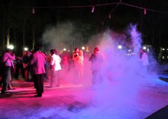 Muratpaşa Havai Fişek Gösterisi Muratpaşa Yer Volkanı Muratpaşa Işıklı Uçan Balon izmir organizasyon sis ve duman efekti 3 İzmir Organizasyon Muratpaşa ve çevresinde profesyonel havai fişek gösterisi ile hizmet vermeye devam ediyoruz. Proteknik hizmetler kapsamında havai fişek gösterileri, yer volkanları, ışık şelaleleri, lazer gösterisi ile sadece Antalya Muratpaşa değil Türkiye’nin dört bir yanına sorunsuz hizmet ulaştırıyoruz. Sis ve Duman Efekti Hizmeti İzmir Organizasyon