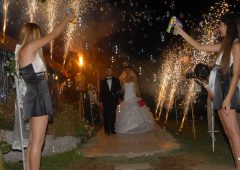 Muratpaşa Havai Fişek Gösterisi Muratpaşa Yer Volkanı Muratpaşa Işıklı Uçan Balon izmir organizasyon yer volkani 2 İzmir Organizasyon Muratpaşa ve çevresinde profesyonel havai fişek gösterisi ile hizmet vermeye devam ediyoruz. Proteknik hizmetler kapsamında havai fişek gösterileri, yer volkanları, ışık şelaleleri, lazer gösterisi ile sadece Antalya Muratpaşa değil Türkiye’nin dört bir yanına sorunsuz hizmet ulaştırıyoruz. Düğün Organizasyonu Yer Volkanları Temini İzmir Organizasyon