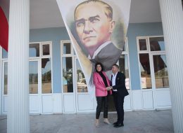 İzmir Özel Uçakta Sürpriz Doğum Günü Organizasyonu izmir ozel ucakta surpriz dogum gunu organizasyonu 10 İzmir Organizasyon İzmir Özel Uçakta Sürpriz Doğum Günü Organizasyonu; doğum günleri her bireyin yılda bir defa kutladığı özel günlerdendir. Çocuklar için ne kadar önemli olsa da yetişkinler içinde sürpriz doğum günü partisi elbette heyecan vericidir. Sevgiliniz aile bireylerinden ya da arkadaşlarınız için yapacağınız doğum günü organizasyonlarında İzmir Organizasyon olarak değişik fikirlere baş vurmak için bizlere danışıp o özel güne anlam katabilirsiniz. Bu doğum günü hele ki eşiniz için düşünülmüşse daha da farklı arayışlar içine girmek isteyebilirsiniz. İzmir Özel Uçakta Sürpriz Doğum Günü Organizasyonu izmir ozel ucakta surpriz dogum gunu organizasyonu 10 İzmir Organizasyon