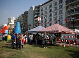 İzmir Tarım Festivali Organizasyonu izmir tarim festivali organizasyonu 20 İzmir Organizasyon İzmir Tarım Festivali organizasyonu ile İzmir'in sevilen noktası Alsancak'ta keyifli bir organizasyona İzmir Organizasyon firması olarak imza attık. Şenlik organizasyonu, festival organizasyonu, doğum günü organizasyonu, açılış organizasyonu ve organizasyon alanında hizmet veren İzmir Organizasyon firmamız, tedarikçi firmanın kendisine ulaşmasıyla birlikte kalabalık bir ekiple unutulmayacak bir gün yaşattı katılımcılara. İzmir Tarım Festivali organizasyonu için İzmir Organizasyon firmamıza ulaşan tedarikçi firma ile organizasyonun içeriği hakkında bir süre görüşmeye devam ettik. Organizasyonda yer vereceğimiz hizmetlerin tamamını detaylandırdık. Palyaço, kostümlü karakterler, çocukların ve yetişkinlerin eğlenceli anlar yaşayacağı şişme oyuncaklar, nostaljik satıcılarla güzel bir günün kapılarını aralamak için planlamalarımızı oluşturarak çalışmalara başladık. Organizasyonun tarihi ve saat aralıkları belirlenmişti. Çadır ve Gölgelik Kiralama İzmir