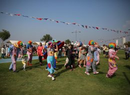 İzmir Tarım Festivali Organizasyonu izmir tarim festivali organizasyonu 26 İzmir Organizasyon İzmir Tarım Festivali organizasyonu ile İzmir'in sevilen noktası Alsancak'ta keyifli bir organizasyona İzmir Organizasyon firması olarak imza attık. Şenlik organizasyonu, festival organizasyonu, doğum günü organizasyonu, açılış organizasyonu ve organizasyon alanında hizmet veren İzmir Organizasyon firmamız, tedarikçi firmanın kendisine ulaşmasıyla birlikte kalabalık bir ekiple unutulmayacak bir gün yaşattı katılımcılara. İzmir Tarım Festivali organizasyonu için İzmir Organizasyon firmamıza ulaşan tedarikçi firma ile organizasyonun içeriği hakkında bir süre görüşmeye devam ettik. Organizasyonda yer vereceğimiz hizmetlerin tamamını detaylandırdık. Palyaço, kostümlü karakterler, çocukların ve yetişkinlerin eğlenceli anlar yaşayacağı şişme oyuncaklar, nostaljik satıcılarla güzel bir günün kapılarını aralamak için planlamalarımızı oluşturarak çalışmalara başladık. Organizasyonun tarihi ve saat aralıkları belirlenmişti. İzmir Festival Organizasyonu Animasyon Ekibi Kiralama