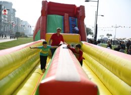 İzmir Tarım Festivali Organizasyonu izmir tarim festivali organizasyonu 28 İzmir Organizasyon İzmir Tarım Festivali organizasyonu ile İzmir'in sevilen noktası Alsancak'ta keyifli bir organizasyona İzmir Organizasyon firması olarak imza attık. Şenlik organizasyonu, festival organizasyonu, doğum günü organizasyonu, açılış organizasyonu ve organizasyon alanında hizmet veren İzmir Organizasyon firmamız, tedarikçi firmanın kendisine ulaşmasıyla birlikte kalabalık bir ekiple unutulmayacak bir gün yaşattı katılımcılara. İzmir Tarım Festivali organizasyonu için İzmir Organizasyon firmamıza ulaşan tedarikçi firma ile organizasyonun içeriği hakkında bir süre görüşmeye devam ettik. Organizasyonda yer vereceğimiz hizmetlerin tamamını detaylandırdık. Palyaço, kostümlü karakterler, çocukların ve yetişkinlerin eğlenceli anlar yaşayacağı şişme oyuncaklar, nostaljik satıcılarla güzel bir günün kapılarını aralamak için planlamalarımızı oluşturarak çalışmalara başladık. Organizasyonun tarihi ve saat aralıkları belirlenmişti. Bungee Run Kiralama Festival Organizasyonu İzmir