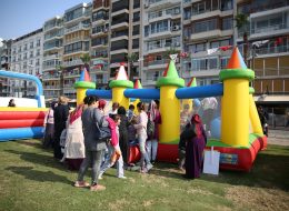 İzmir Tarım Festivali Organizasyonu izmir tarim festivali organizasyonu 31 İzmir Organizasyon İzmir Tarım Festivali organizasyonu ile İzmir'in sevilen noktası Alsancak'ta keyifli bir organizasyona İzmir Organizasyon firması olarak imza attık. Şenlik organizasyonu, festival organizasyonu, doğum günü organizasyonu, açılış organizasyonu ve organizasyon alanında hizmet veren İzmir Organizasyon firmamız, tedarikçi firmanın kendisine ulaşmasıyla birlikte kalabalık bir ekiple unutulmayacak bir gün yaşattı katılımcılara. İzmir Tarım Festivali organizasyonu için İzmir Organizasyon firmamıza ulaşan tedarikçi firma ile organizasyonun içeriği hakkında bir süre görüşmeye devam ettik. Organizasyonda yer vereceğimiz hizmetlerin tamamını detaylandırdık. Palyaço, kostümlü karakterler, çocukların ve yetişkinlerin eğlenceli anlar yaşayacağı şişme oyuncaklar, nostaljik satıcılarla güzel bir günün kapılarını aralamak için planlamalarımızı oluşturarak çalışmalara başladık. Organizasyonun tarihi ve saat aralıkları belirlenmişti. Kuleli Zıp Zıp Şişme Oyuncak Kiralama İzmir