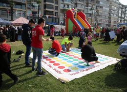 İzmir Tarım Festivali Organizasyonu izmir tarim festivali organizasyonu 34 İzmir Organizasyon İzmir Tarım Festivali organizasyonu ile İzmir'in sevilen noktası Alsancak'ta keyifli bir organizasyona İzmir Organizasyon firması olarak imza attık. Şenlik organizasyonu, festival organizasyonu, doğum günü organizasyonu, açılış organizasyonu ve organizasyon alanında hizmet veren İzmir Organizasyon firmamız, tedarikçi firmanın kendisine ulaşmasıyla birlikte kalabalık bir ekiple unutulmayacak bir gün yaşattı katılımcılara. İzmir Tarım Festivali organizasyonu için İzmir Organizasyon firmamıza ulaşan tedarikçi firma ile organizasyonun içeriği hakkında bir süre görüşmeye devam ettik. Organizasyonda yer vereceğimiz hizmetlerin tamamını detaylandırdık. Palyaço, kostümlü karakterler, çocukların ve yetişkinlerin eğlenceli anlar yaşayacağı şişme oyuncaklar, nostaljik satıcılarla güzel bir günün kapılarını aralamak için planlamalarımızı oluşturarak çalışmalara başladık. Organizasyonun tarihi ve saat aralıkları belirlenmişti. Dev Twister Kiralama İzmir Festival Organizasyonu