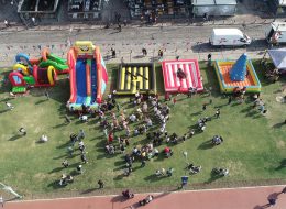 İzmir Tarım Festivali Organizasyonu izmir tarim festivali organizasyonu 36 İzmir Organizasyon İzmir Tarım Festivali organizasyonu ile İzmir'in sevilen noktası Alsancak'ta keyifli bir organizasyona İzmir Organizasyon firması olarak imza attık. Şenlik organizasyonu, festival organizasyonu, doğum günü organizasyonu, açılış organizasyonu ve organizasyon alanında hizmet veren İzmir Organizasyon firmamız, tedarikçi firmanın kendisine ulaşmasıyla birlikte kalabalık bir ekiple unutulmayacak bir gün yaşattı katılımcılara. İzmir Tarım Festivali organizasyonu için İzmir Organizasyon firmamıza ulaşan tedarikçi firma ile organizasyonun içeriği hakkında bir süre görüşmeye devam ettik. Organizasyonda yer vereceğimiz hizmetlerin tamamını detaylandırdık. Palyaço, kostümlü karakterler, çocukların ve yetişkinlerin eğlenceli anlar yaşayacağı şişme oyuncaklar, nostaljik satıcılarla güzel bir günün kapılarını aralamak için planlamalarımızı oluşturarak çalışmalara başladık. Organizasyonun tarihi ve saat aralıkları belirlenmişti. Drone Kamera Çekimi Festival Organizasyonu İzmir