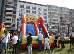 İzmir Tarım Festivali Organizasyonu izmir tarim festivali organizasyonu 6 İzmir Organizasyon İzmir Tarım Festivali organizasyonu ile İzmir'in sevilen noktası Alsancak'ta keyifli bir organizasyona İzmir Organizasyon firması olarak imza attık. Şenlik organizasyonu, festival organizasyonu, doğum günü organizasyonu, açılış organizasyonu ve organizasyon alanında hizmet veren İzmir Organizasyon firmamız, tedarikçi firmanın kendisine ulaşmasıyla birlikte kalabalık bir ekiple unutulmayacak bir gün yaşattı katılımcılara. İzmir Tarım Festivali organizasyonu için İzmir Organizasyon firmamıza ulaşan tedarikçi firma ile organizasyonun içeriği hakkında bir süre görüşmeye devam ettik. Organizasyonda yer vereceğimiz hizmetlerin tamamını detaylandırdık. Palyaço, kostümlü karakterler, çocukların ve yetişkinlerin eğlenceli anlar yaşayacağı şişme oyuncaklar, nostaljik satıcılarla güzel bir günün kapılarını aralamak için planlamalarımızı oluşturarak çalışmalara başladık. Organizasyonun tarihi ve saat aralıkları belirlenmişti. Sünger Bob Kaydırak Kiralama İzmir