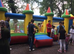 Sivil Animatör Eşliğinde Şişme Oyun Parkurunda Eğlenceli Anlar