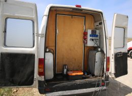 Jeneratör Kiralama jenerator kiralama izmir organizasyon 3 İzmir Organizasyon Jeneratör kiralama hizmeti ile elektriğin olmadığı yerlerde ya da yaşanabilecek elektrik kesintilerinde bu sıkıntıyı önlemek adına İzmir Organizasyon ekibi olarak sunuyoruz. Her türlü organizasyon ve etkinliklerinizde açılış organizasyonu, düğün organizasyonu, sünnet organizasyonu, konser ve tiyatro etlkinlikleri, doğum günü organizasyonu, belediye festivalleri, şenlik organizasyonu, piknik organizasyonu, mezuniyet organizasyonu, okul etkinliklerinde mobil jeneratör vazgeçilmezdir. Çünkü orada kullanılacak bir çok ekipman elektrik sayesinde çalışmaktadır. Elektrikte yaşanacak en ufak bir sıkıntı özel gününüzü bir anda mahvedebilir. Bunun önlemini almak için kesinlikle araç üstü jeneratör kiralamalısınız. Organizasyondaki müzik, ışık sistemi kadar önemli bir ihtiyaçtır mobil jeneratör. Eğlenceli geçen organizasyonunuzun ortasında elektriğin kesilmesi herkesin keyfini kaçıracaktır. Biz bunu önlemek adına jeneratör kiralama hizmeti sunuyoruz. Firmamız üzerinden ister küçük isterseniz de büyük çaplı organizasyonun kapsamına bağlı olarak jeneratör kiralayabilirsiniz. Ekipman kiralaması hizmetlerimiz arasında taşınabilir jeneratör ya da araç jeneratörü olarak hizmet de sunmaktayız. İzmir Organizasyon firması olarak İzmir’de ve Türkiye’nin dört bir noktasında jeneratör kiralarken, nakliye ve montaj hizmeti de sunuyoruz. İzmir Jeneratör Kiralama ve Kurulumu