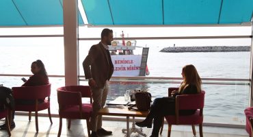 Kafe Başlangıçlı VIP Araç İle Teknede Evlilik Teklifi Organizasyonu